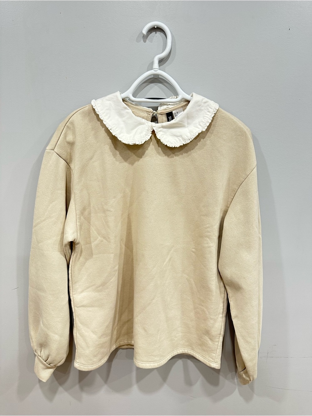 H&M Divided Beige Ruffle Collar Sweatshirt XS